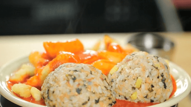 Spicy tteokbokki and rice balls on a plate
