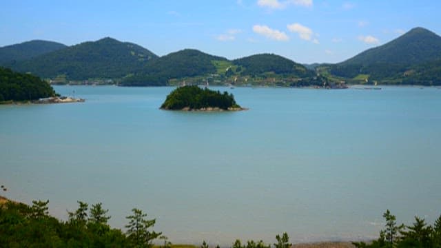 Peaceful seascape under a sunny sky
