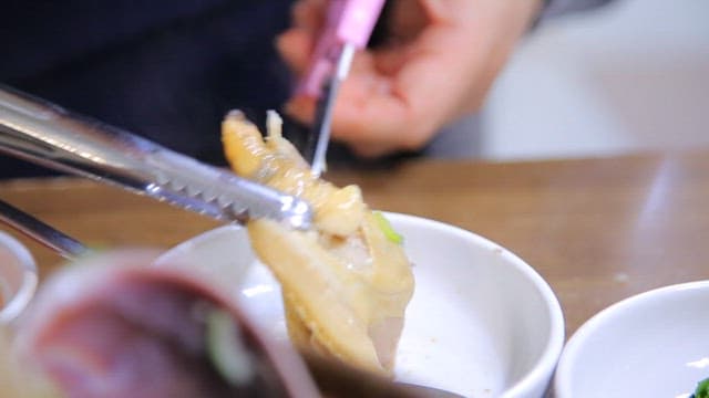 Cutting plump, appetizing clams with scissors at a restaurant