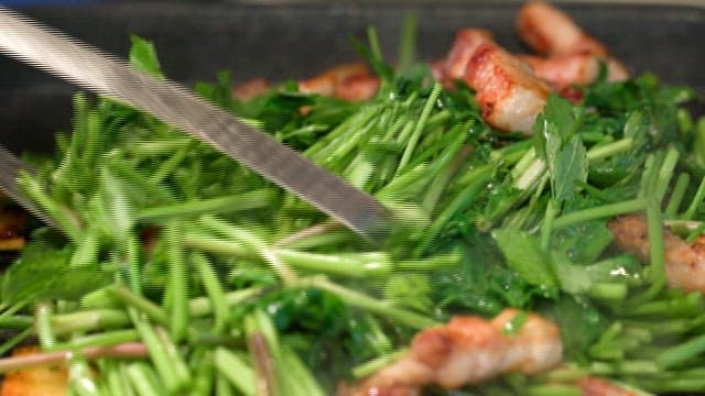 Pan-fried pork belly and water parsley