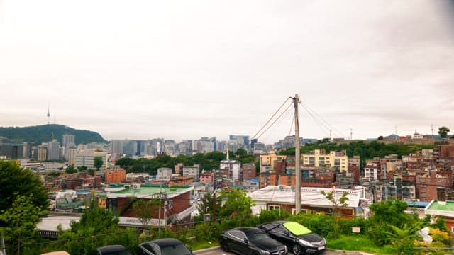 Cityscape under a cloudy sky on a cloudy day