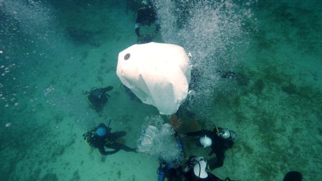 Divers working underwater with lift bag