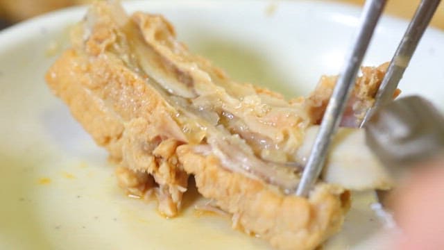 Using chopsticks to prepare pork rib meat