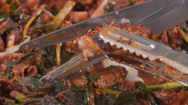 Stir-fried Webfoot Octopus Topped with Chives