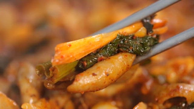 Chopstickful of stir-fried gopchang with vegetables
