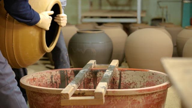 Process of Making Traditional Pottery, Earthenware