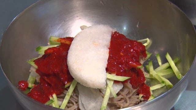 Process of making spicy buckwheat noodles