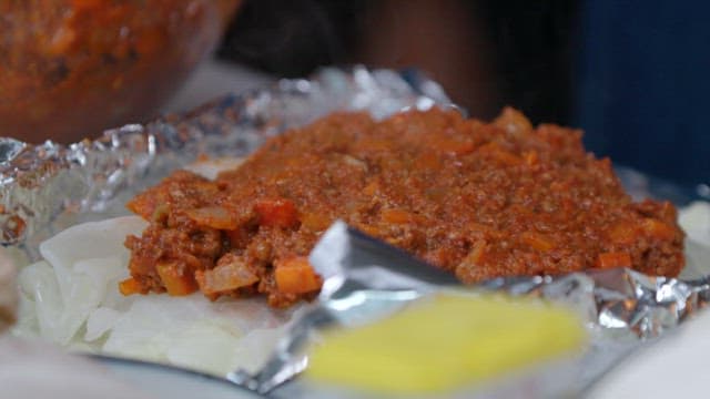Preparing a Chou Farci with minced meat and cabbage