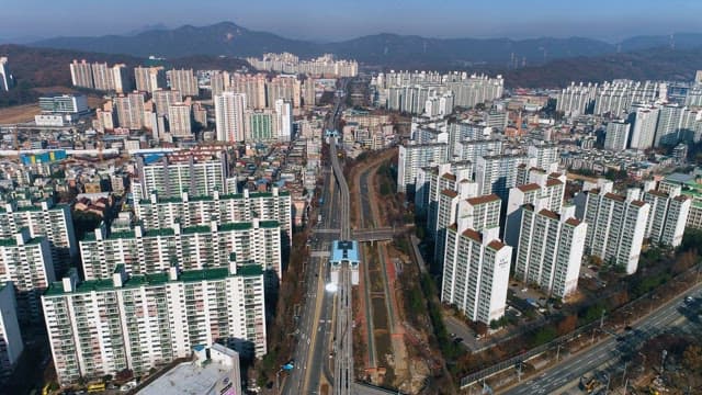 Scenery of a Large Residential Complex in the Midday