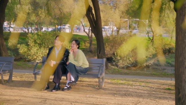 Couple talking on a park bench