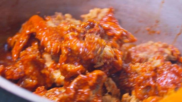 Crispy chicken marinated in spicy sauce