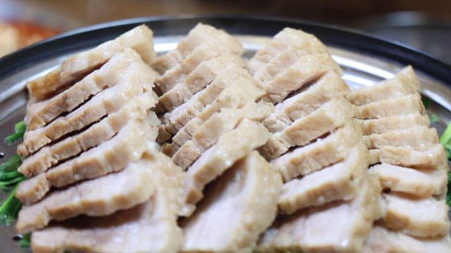 Boiled pork plated deliciously in a plate