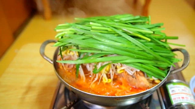 Pork backbone stew topped with chives and bean sprouts