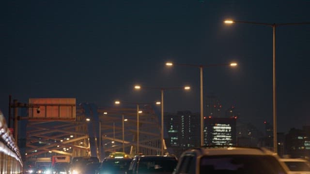 Night traffic on Yanghwa bridge