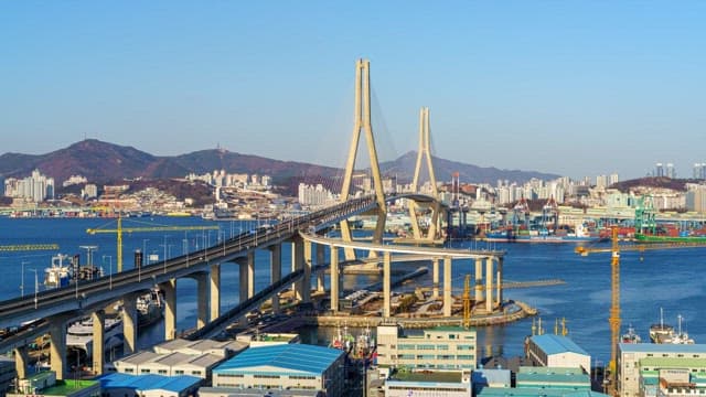 Busy port and Busanhangdaegyo Bridge from day to night
