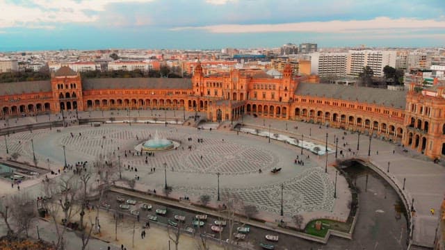 Espana square with a historic building